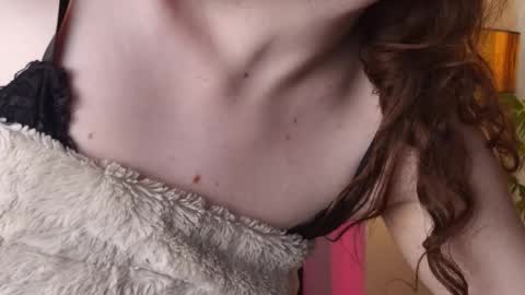 PeachyPixiee online show from 09-23-25, 05:32