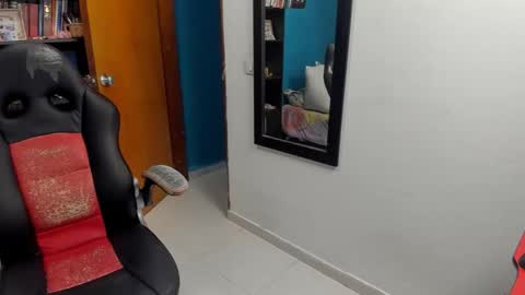 Tangerine Penaut online show from 12-16-25, 11:54