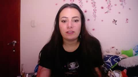 Snapshot of pearl_3 chatting on 01-12-26, 02:06 Pearl online show from 01-12-26, 02:06