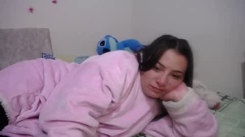 Snapshot of pearl_3 chatting on 02-12-26, 04:18 Pearl online show from 02-12-26, 04:18