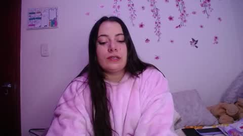 Snapshot of pearl_3 chatting on 02-27-26, 04:45 Pearl online show from 02-27-26, 04:45