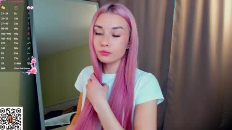 Snapshot of pearlenehidaka chatting on 12-16-25, 06:07 Emma online show from 12-16-25, 06:07