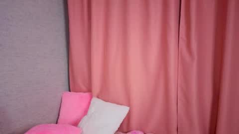 pearly_peach_ online show from 04-25-26, 06:05