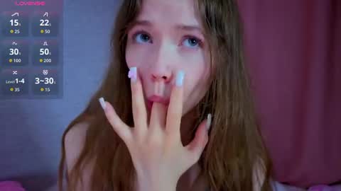pearly_peach_ online show from 06-11-26, 08:18