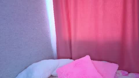 pearly_peach_ online show from 06-18-26, 09:14