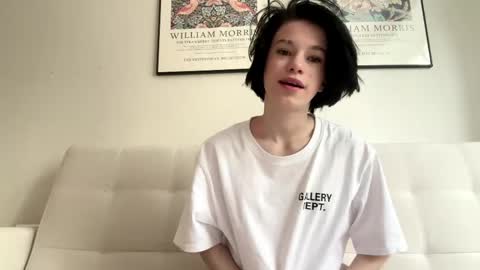Snapshot of pearlypuffx chatting on 06-02-26, 01:35 Anna online show from 06-02-26, 01:35