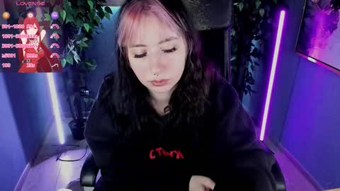 Snapshot of peggymcdean chatting on 10-31-25, 05:19 peggymcdean online show from 10-31-25, 05:19