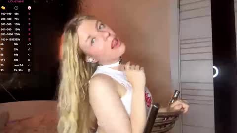 Snapshot of peggymeggy chatting on 09-10-25, 04:40 Mary online show from 09-10-25, 04:40