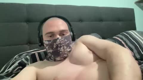 Snapshot of pelao2007 chatting on 10-22-25, 11:04 easy cum online show from 10-22-25, 11:04