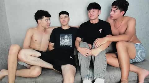 Snapshot of pelusos_mens chatting on 10-02-25, 07:43 CAIN-19 ALLEN-18 RONALD-18 AUSTIN-18 MOD DANTE online show from 10-02-25, 07:43