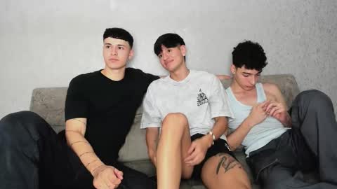 Snapshot of pelusos_mens chatting on 10-04-25, 07:45 CAIN-19 ALLEN-18 RONALD-18 AUSTIN-18 MOD DANTE online show from 10-04-25, 07:45