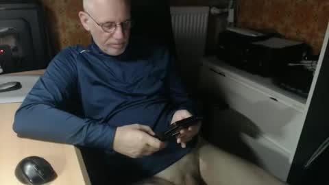 Snapshot of pemue65 chatting on 12-19-25, 06:20 Pemue65 online show from 12-19-25, 06:20