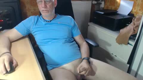 Snapshot of pemue65 chatting on 06-02-26, 06:04 Pemue65 online show from 06-02-26, 06:04