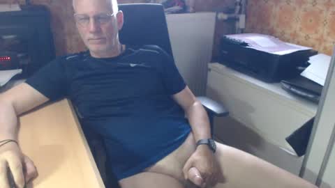 Snapshot of pemue65 chatting on 06-29-26, 06:19 Pemue65 online show from 06-29-26, 06:19