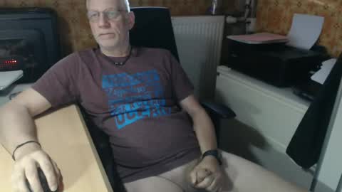 Snapshot of pemue65 chatting on 07-22-26, 05:32 Pemue65 online show from 07-22-26, 05:32