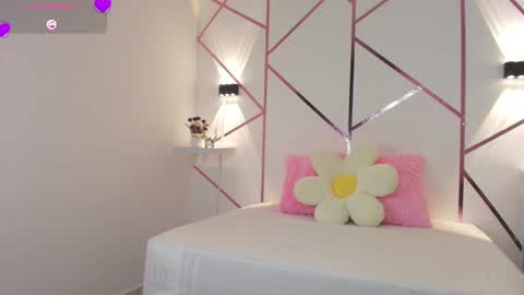 Snapshot of penelope22_ chatting on 02-04-25, 10:43 Nana online show from 02-04-25, 10:43
