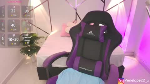 Snapshot of penelope22_ chatting on 10-22-25, 06:35 Nana online show from 10-22-25, 06:35