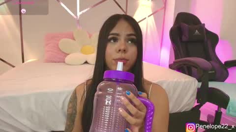 Snapshot of penelope22_ chatting on 11-16-25, 05:57 Nana online show from 11-16-25, 05:57