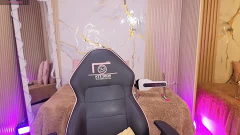 penelope online show from 04-20-26, 03:20