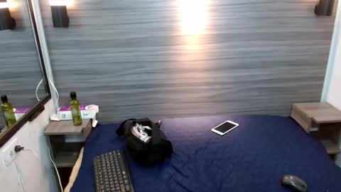 Penelopee Rouse online show from 11-30-25, 08:24