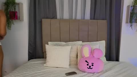 penelophe01 online show from 04-19-26, 07:49