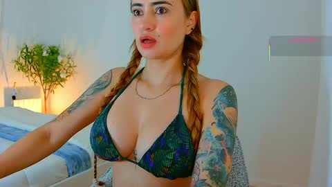 Hi Im Penelope  better vibrations  1111 online show from 06-09-26, 08:26