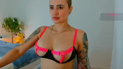 Hi Im Penelope  better vibrations  1111 online show from 06-11-26, 11:30