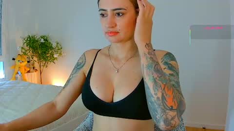 Hi Im Penelope  better vibrations  1111 online show from 06-15-26, 09:33