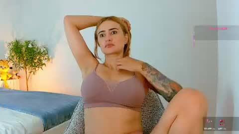 Hi Im Penelope  better vibrations  1111 online show from 07-11-26, 11:57