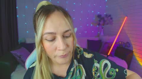 Dia  online show from 01-20-25, 05:27