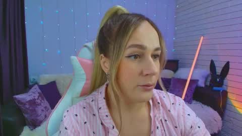 Dia  online show from 02-17-25, 10:47