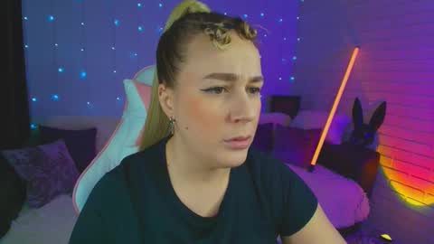 Dia  online show from 02-21-25, 10:37