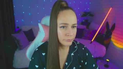 Dia  online show from 09-18-25, 08:11