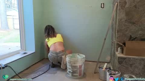 Peppermint and Dusty  online show from 11-14-25, 07:45