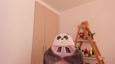 Sarah Ana Banana online show from 12-20-24, 02:27