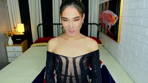 Chloe online show from 10-20-25, 01:17