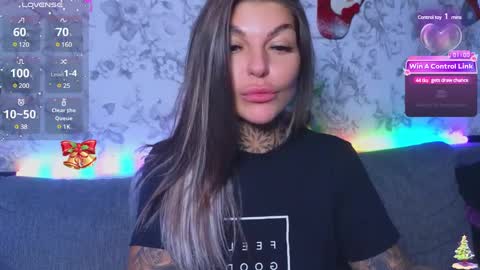 Snapshot of perfecttbaby77n chatting on 12-19-24, 08:23 Anna online show from 12-19-24, 08:23