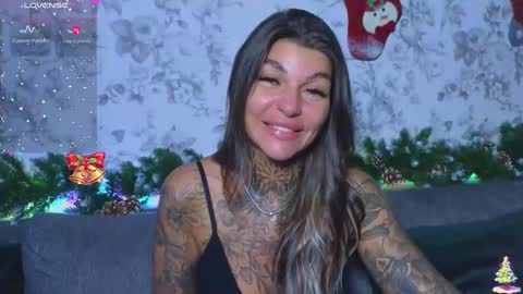 Snapshot of perfecttbaby77n chatting on 12-21-24, 02:15 Anna online show from 12-21-24, 02:15
