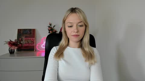 Snapshot of perfectxcindy chatting on 12-04-24, 12:36 Cindy online show from 12-04-24, 12:36
