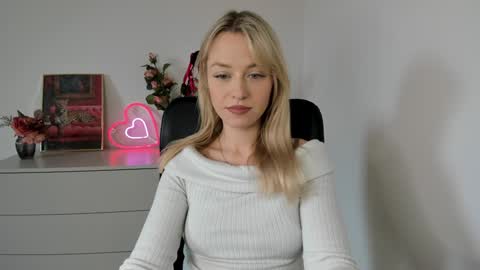 Snapshot of perfectxcindy chatting on 12-06-24, 10:16 Cindy online show from 12-06-24, 10:16
