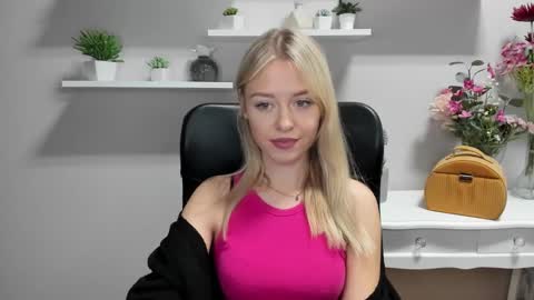 Snapshot of perfectxcindy chatting on 12-17-24, 06:13 Cindy online show from 12-17-24, 06:13