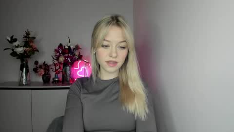 Snapshot of perfectxcindy chatting on 03-11-25, 06:32 Cindy online show from 03-11-25, 06:32