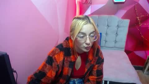 PERLA RED online show from 01-10-25, 03:48