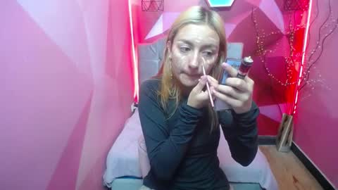PERLA RED online show from 01-24-25, 12:20