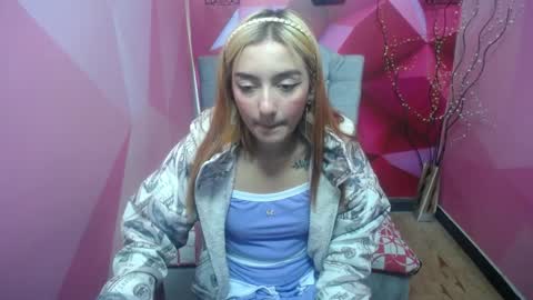 PERLA RED online show from 02-01-25, 12:05