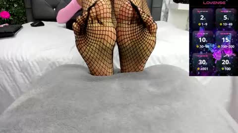 Snapshot of perla_thompson1 chatting on 12-22-24, 08:36 Perla Thompson online show from 12-22-24, 08:36