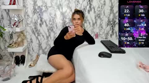 Snapshot of perla_thompson1 chatting on 02-22-25, 12:49 Perla Thompson online show from 02-22-25, 12:49