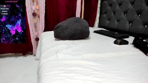 Snapshot of perla_thompson1 chatting on 09-12-25, 08:31 Perla Thompson online show from 09-12-25, 08:31