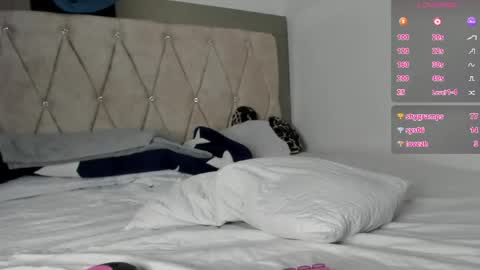 Snapshot of perla_thompson1 chatting on 05-15-26, 09:33 Perla Thompson online show from 05-15-26, 09:33