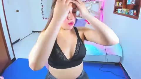 PERLA online show from 10-31-25, 01:17